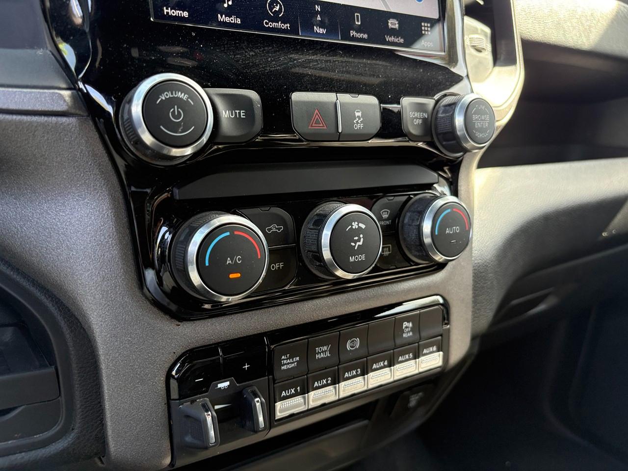 RAM 3500 Tradesman Crew Cab 4WD DRW 2024