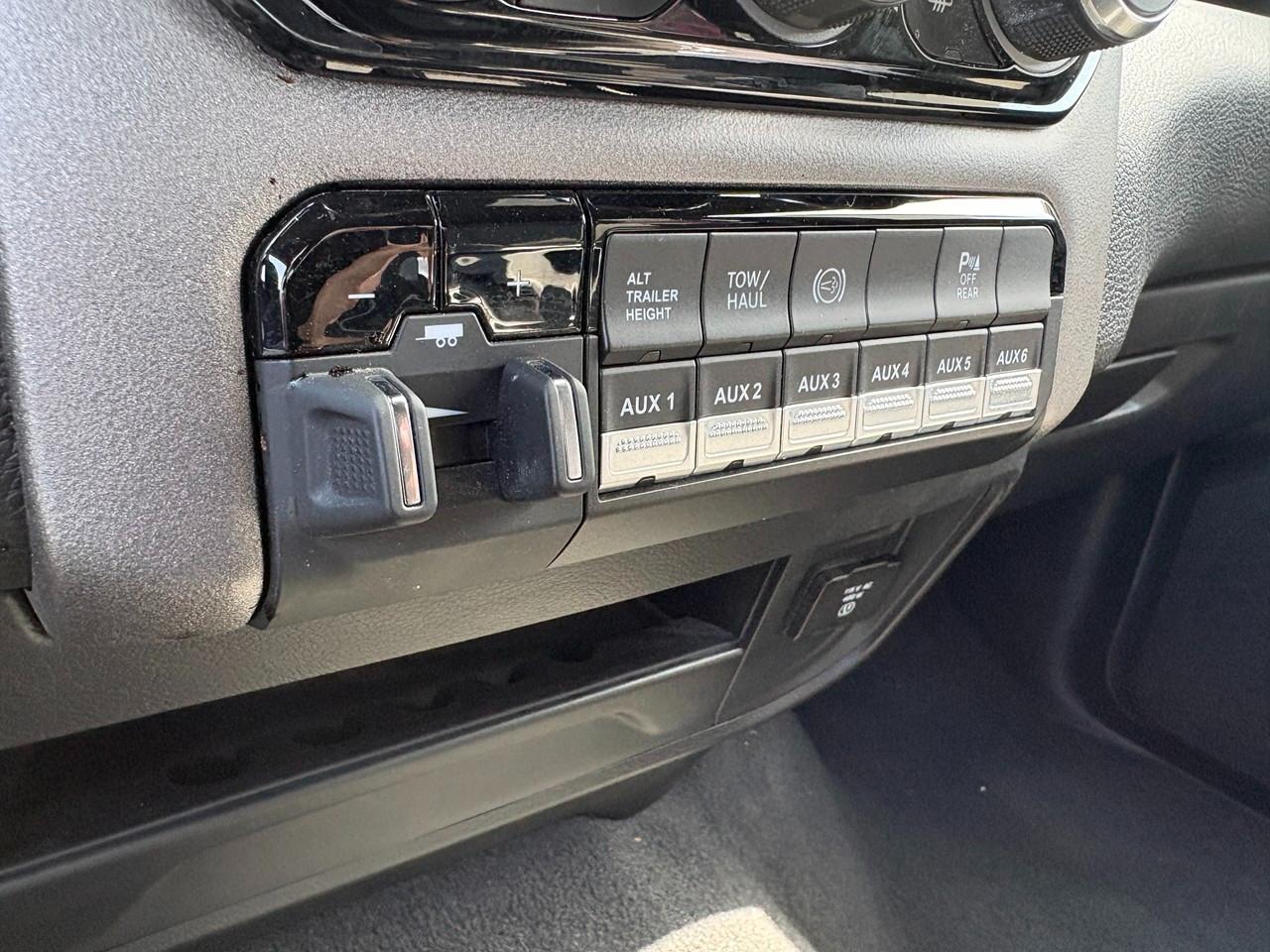 RAM 3500 Tradesman Crew Cab 4WD DRW 2024