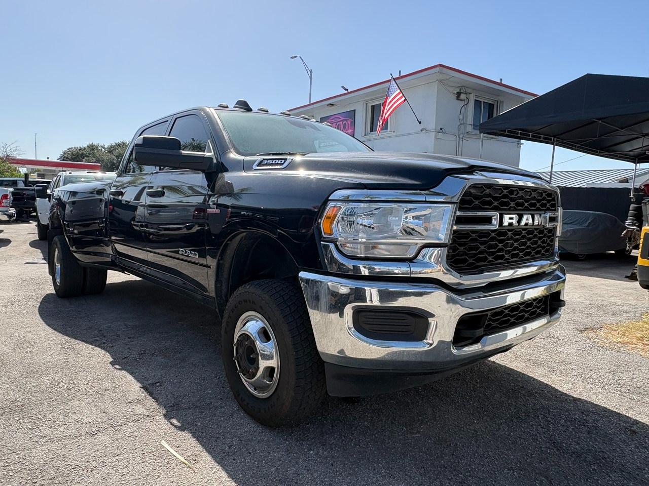 RAM 3500 Tradesman Crew Cab 4WD DRW 2024