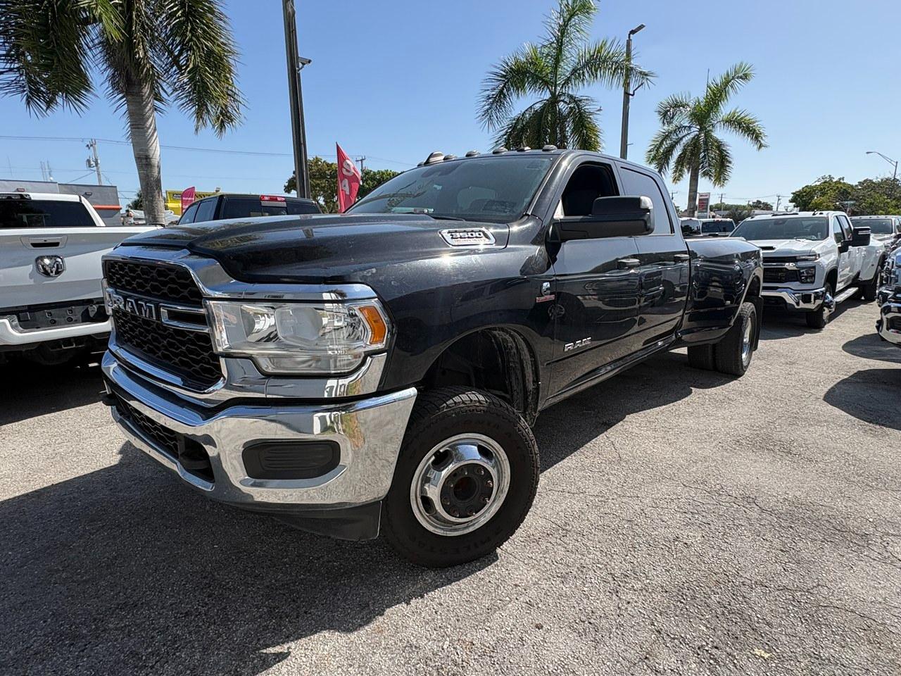 RAM 3500 Tradesman Crew Cab 4WD DRW 2022