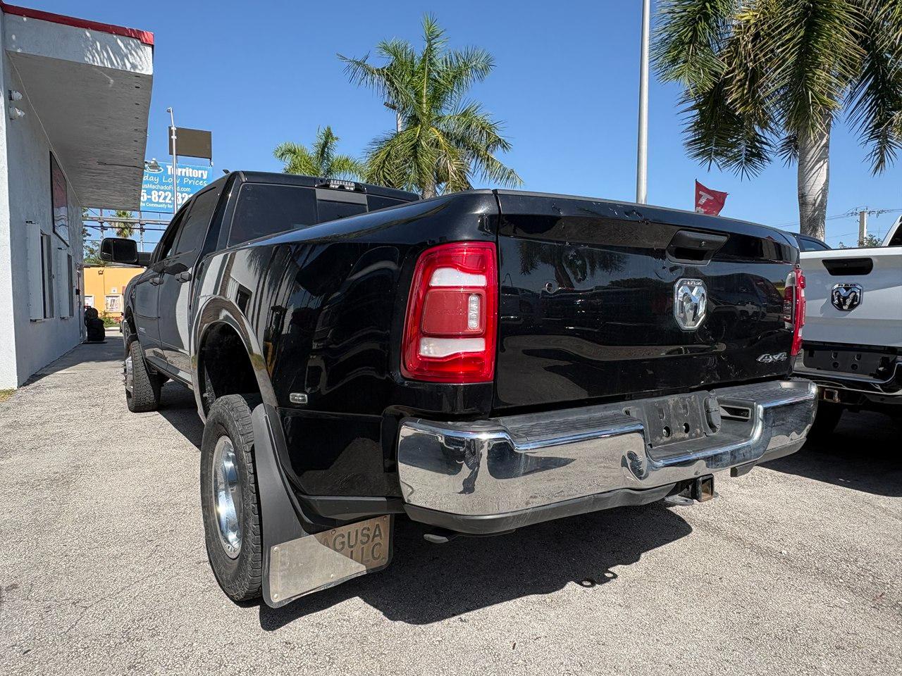RAM 3500 Tradesman Crew Cab 4WD DRW 2022