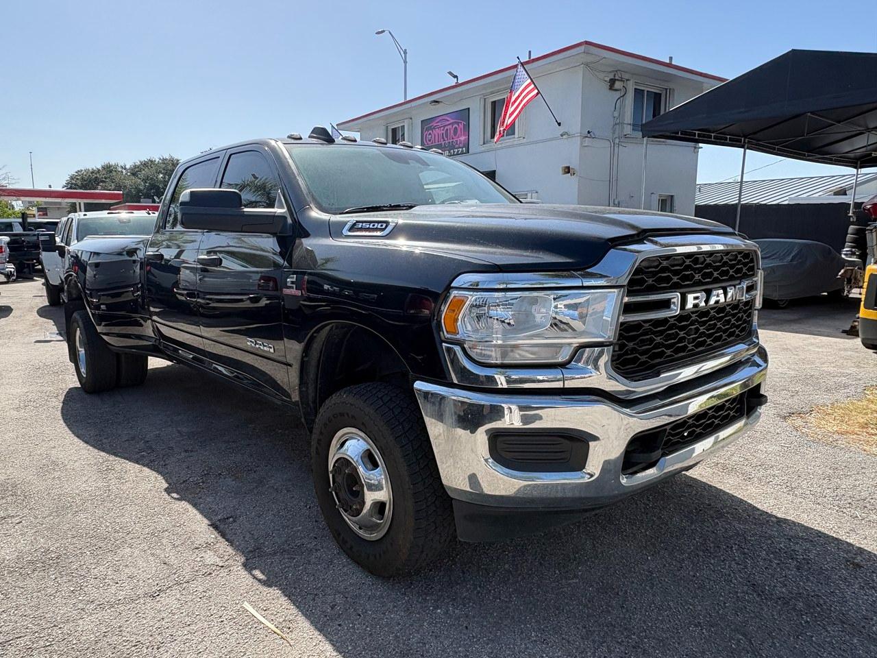 RAM 3500 Tradesman Crew Cab 4WD DRW 2022