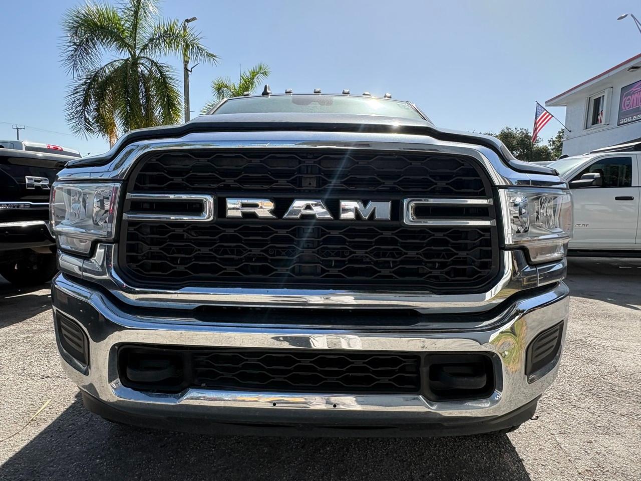 RAM 3500 Tradesman Crew Cab 4WD DRW 2022