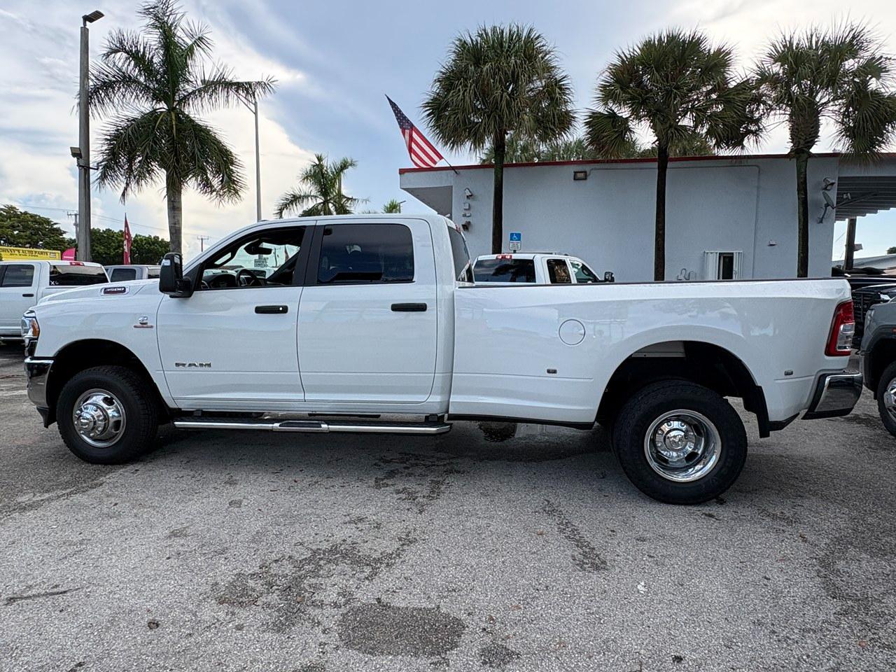 RAM 3500 Big Horn Crew Cab LWB 4WD DRW 2024