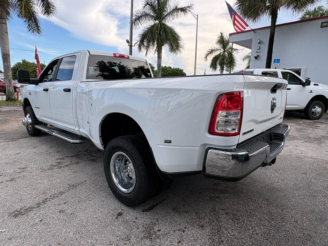 RAM 3500 Big Horn Crew Cab LWB 4WD DRW 2024