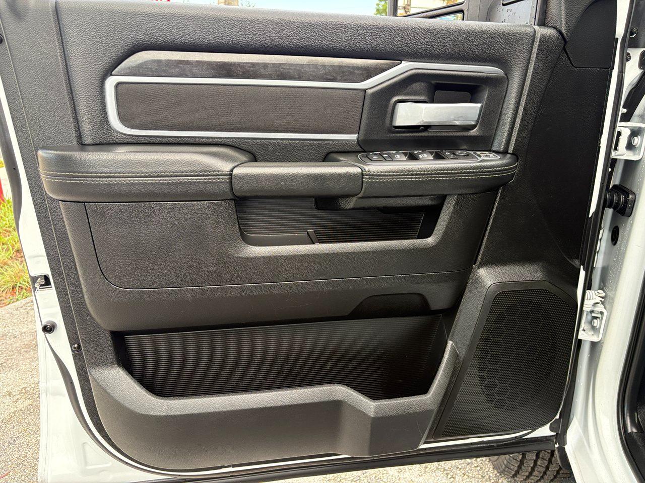 RAM 3500 Big Horn Crew Cab LWB 4WD DRW 2024