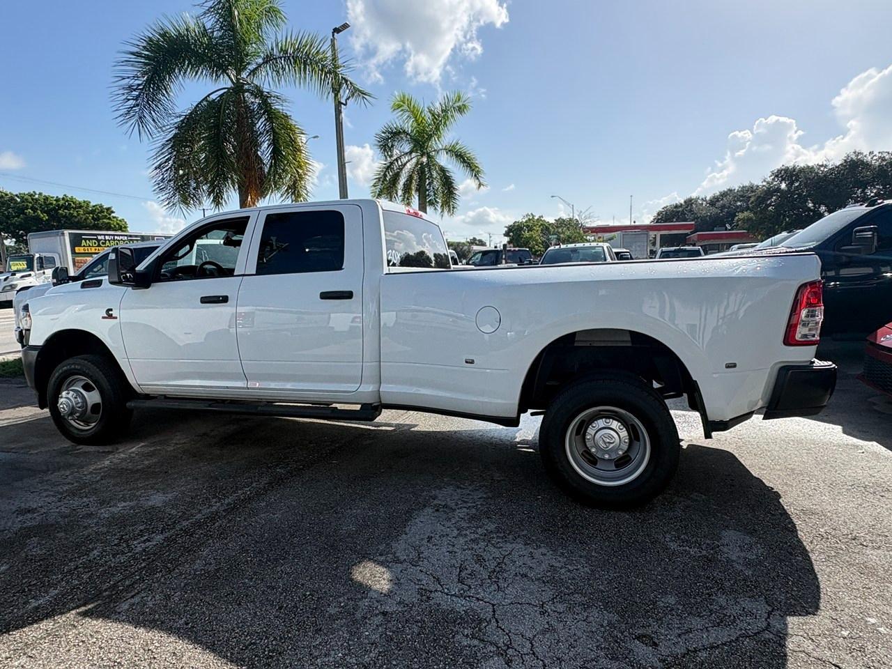 RAM 3500 Tradesman Crew Cab 4WD DRW 2024