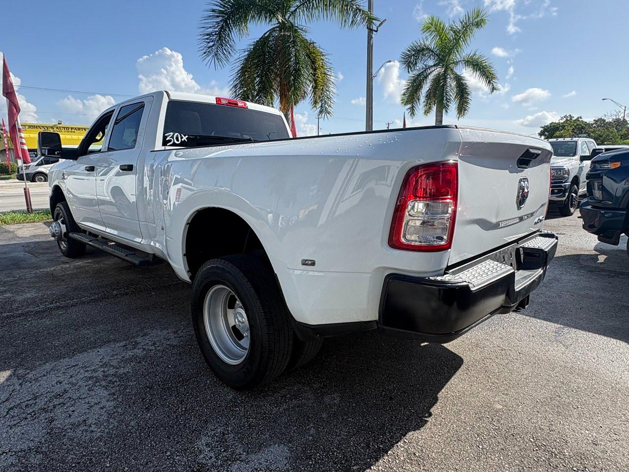 RAM 3500 Tradesman Crew Cab 4WD DRW 2024