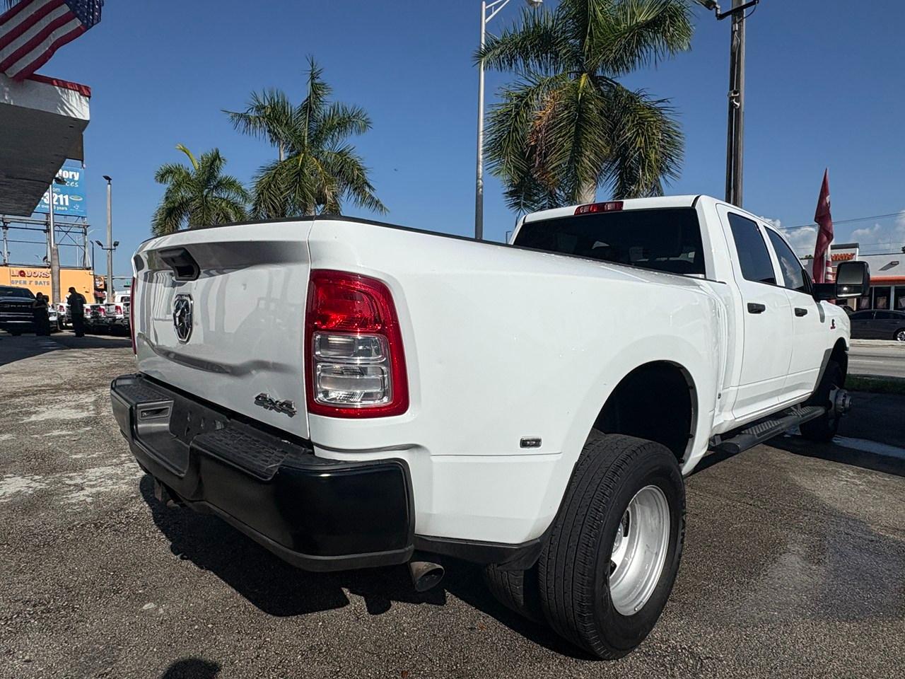 RAM 3500 Tradesman Crew Cab 4WD DRW 2024