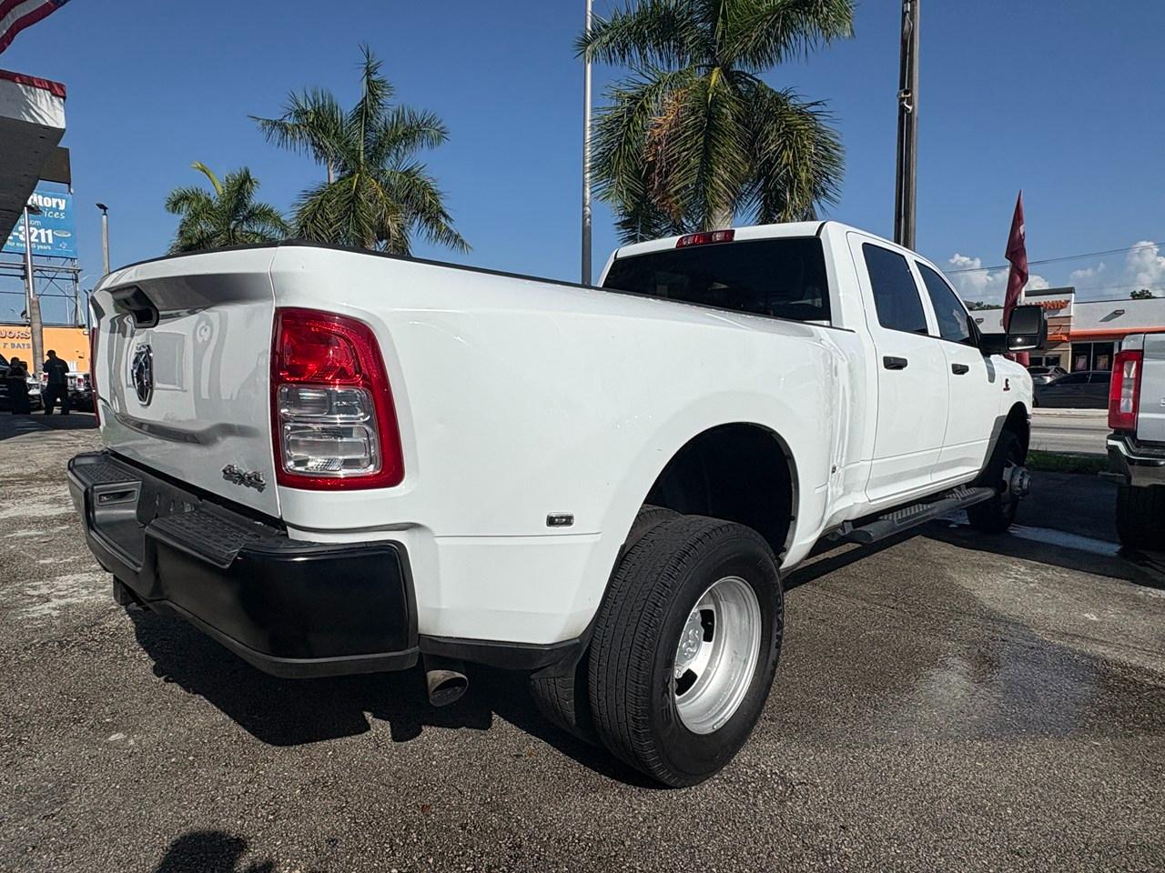 RAM 3500 Tradesman Crew Cab 4WD DRW 2024