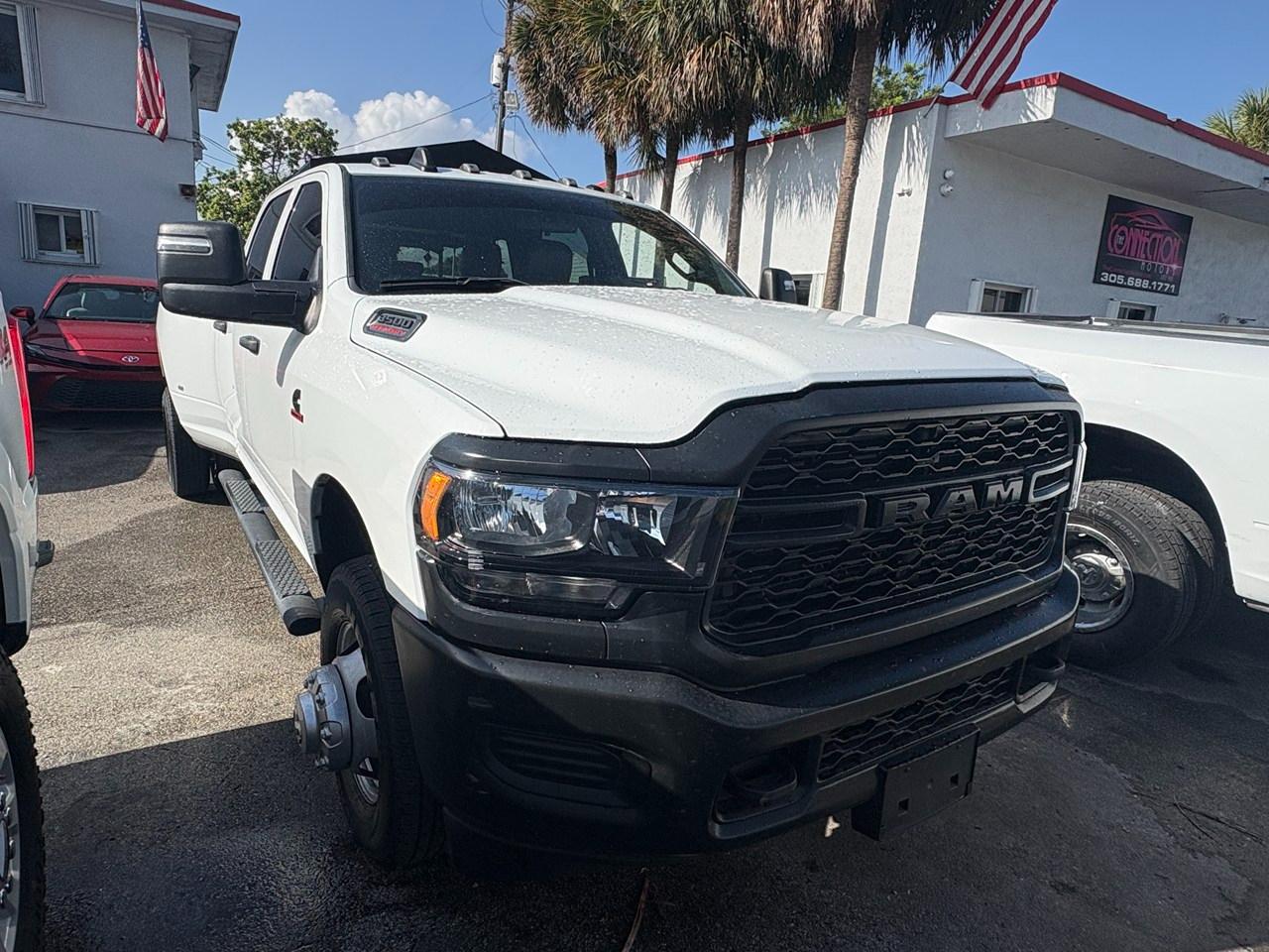 RAM 3500 Tradesman Crew Cab 4WD DRW 2024