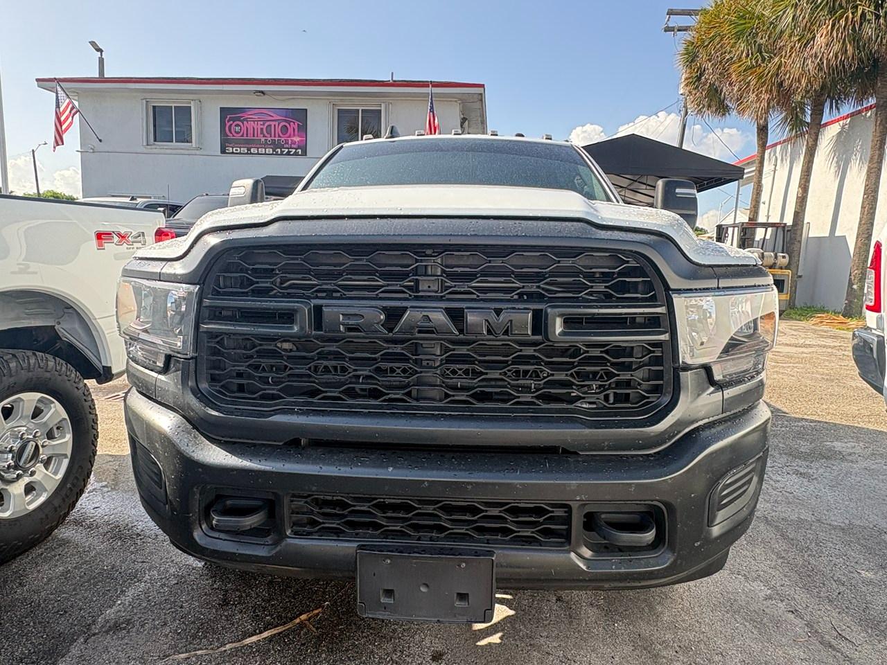 RAM 3500 Tradesman Crew Cab 4WD DRW 2024