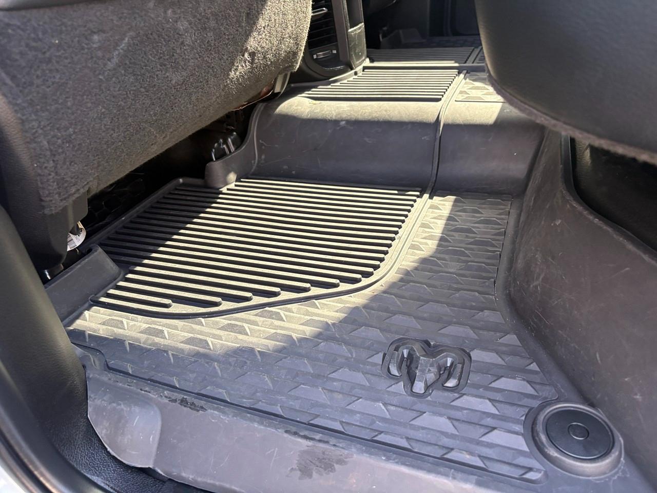 RAM 3500 Tradesman Crew Cab 4WD DRW 2024