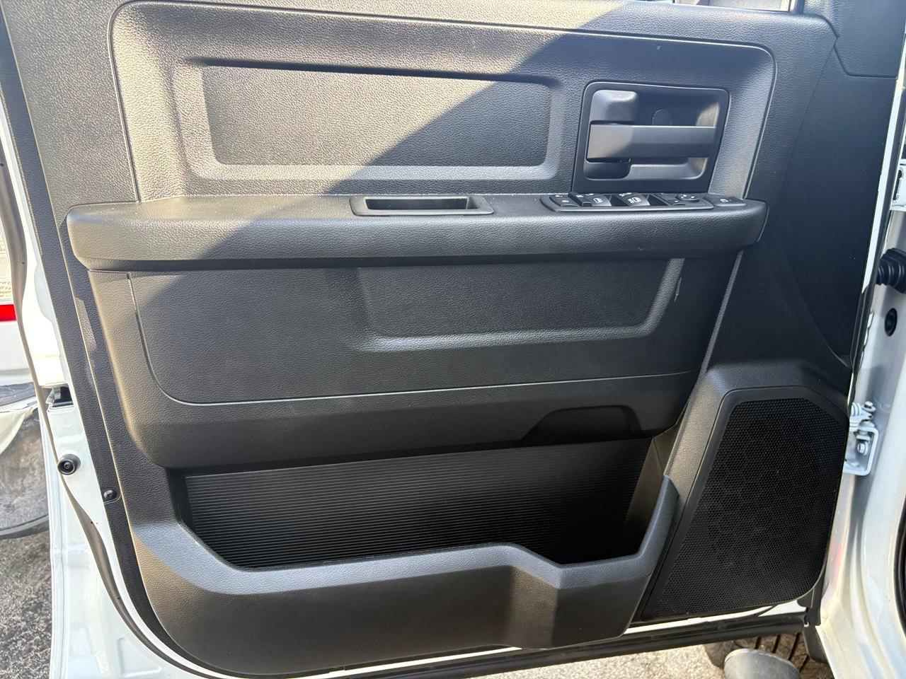 RAM 3500 Tradesman Crew Cab 4WD DRW 2024