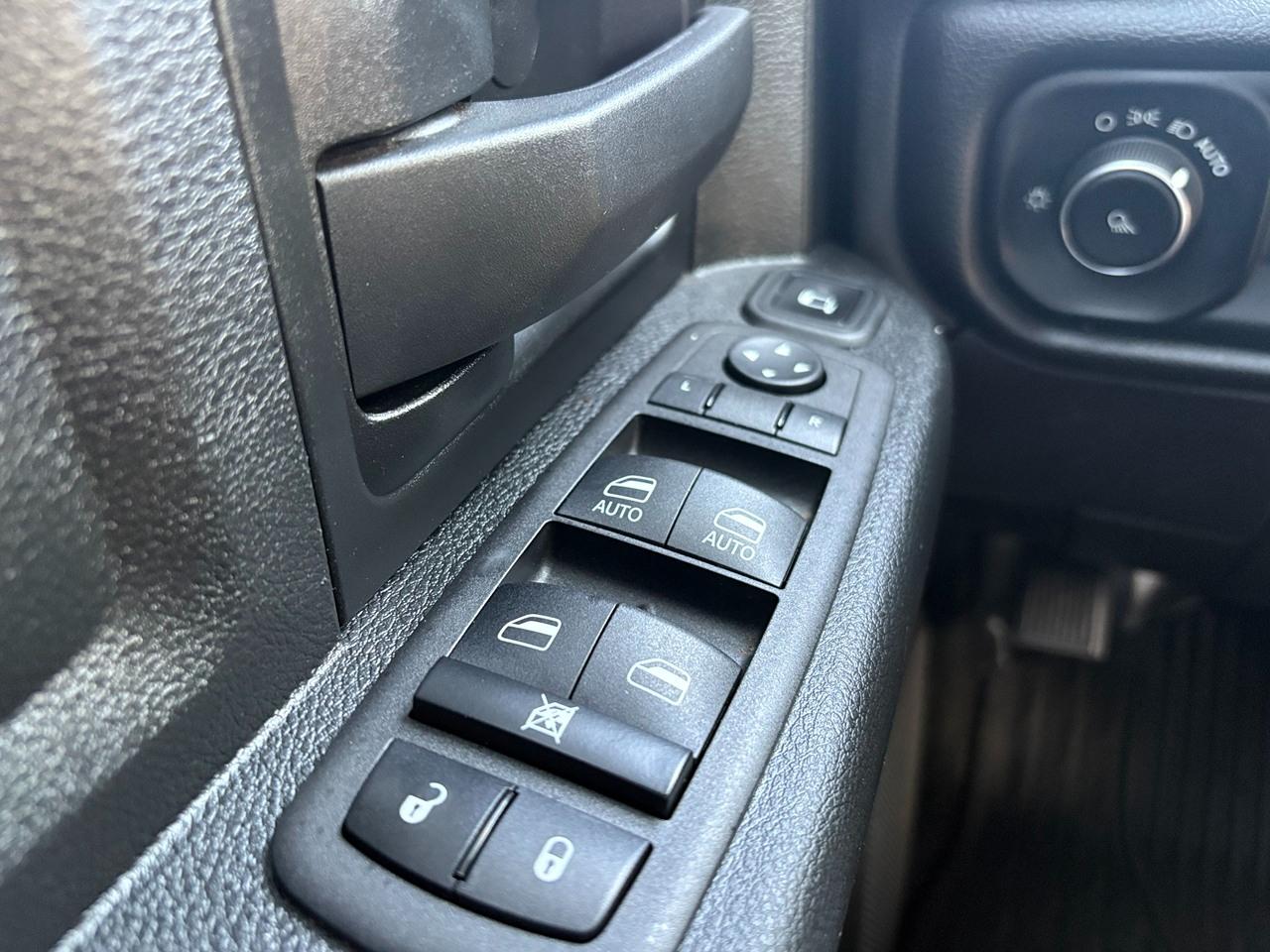 RAM 3500 Tradesman Crew Cab 4WD DRW 2024