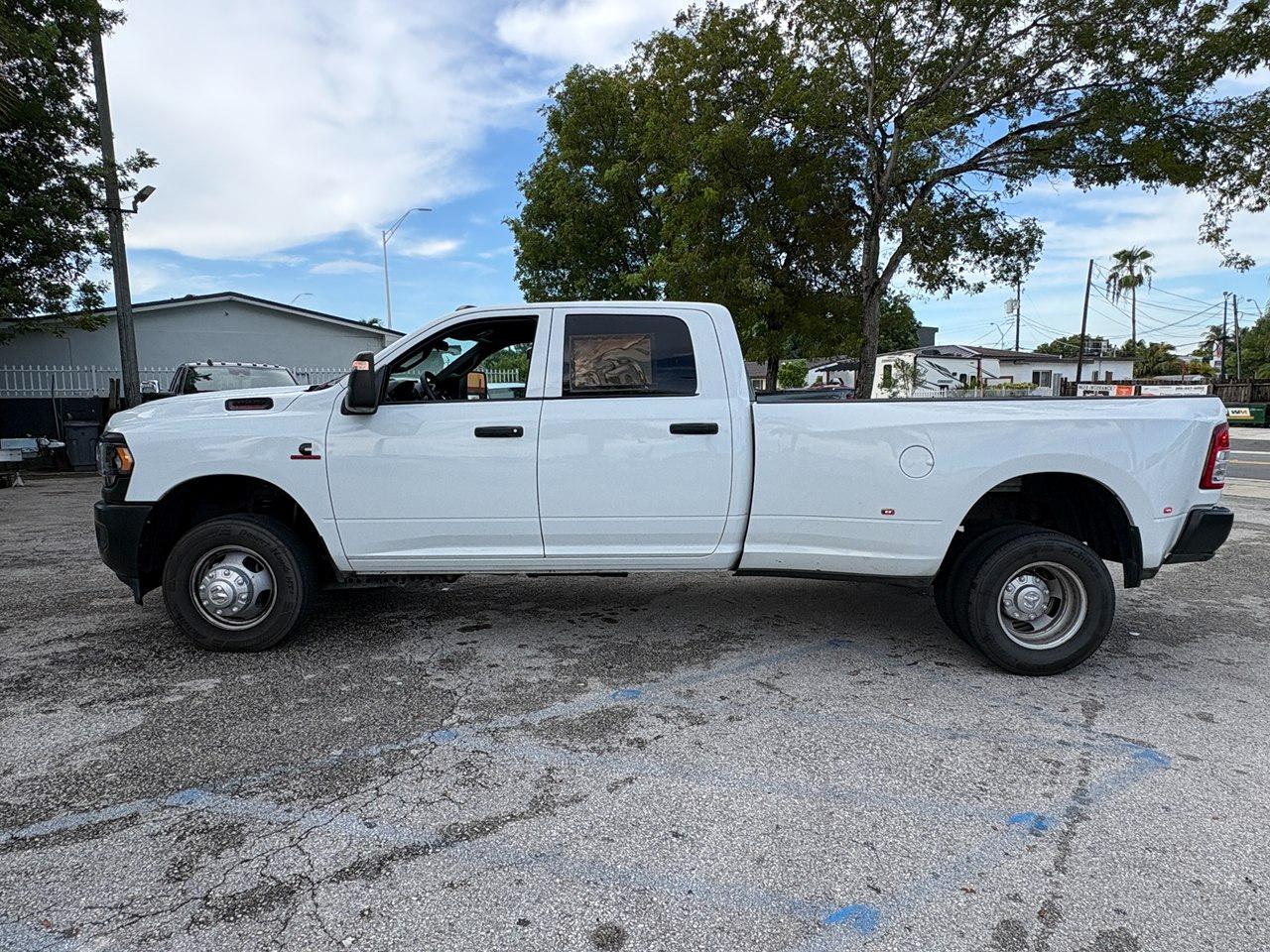 RAM 3500 Tradesman Crew Cab 4WD DRW 2024