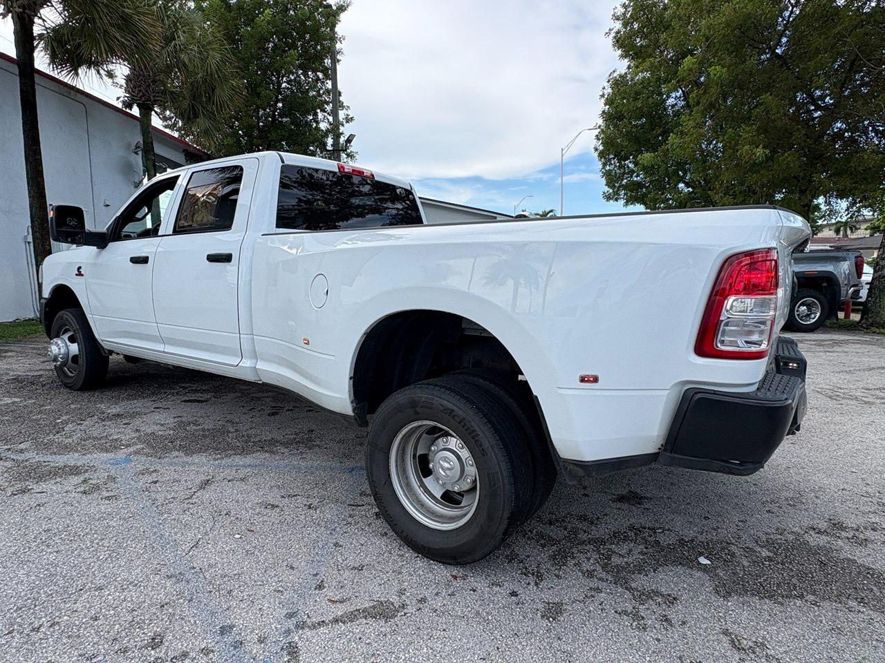 RAM 3500 Tradesman Crew Cab 4WD DRW 2024