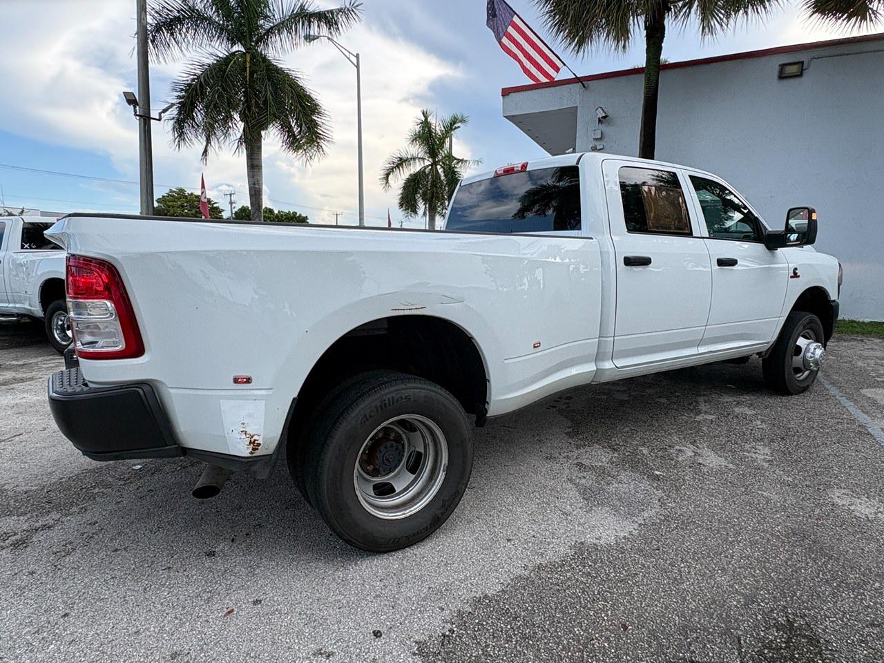 RAM 3500 Tradesman Crew Cab 4WD DRW 2024