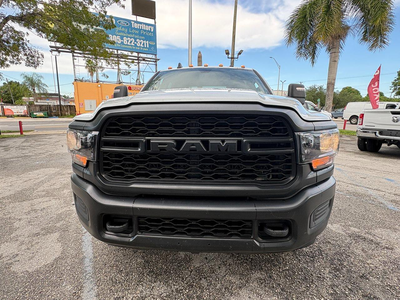 RAM 3500 Tradesman Crew Cab 4WD DRW 2024