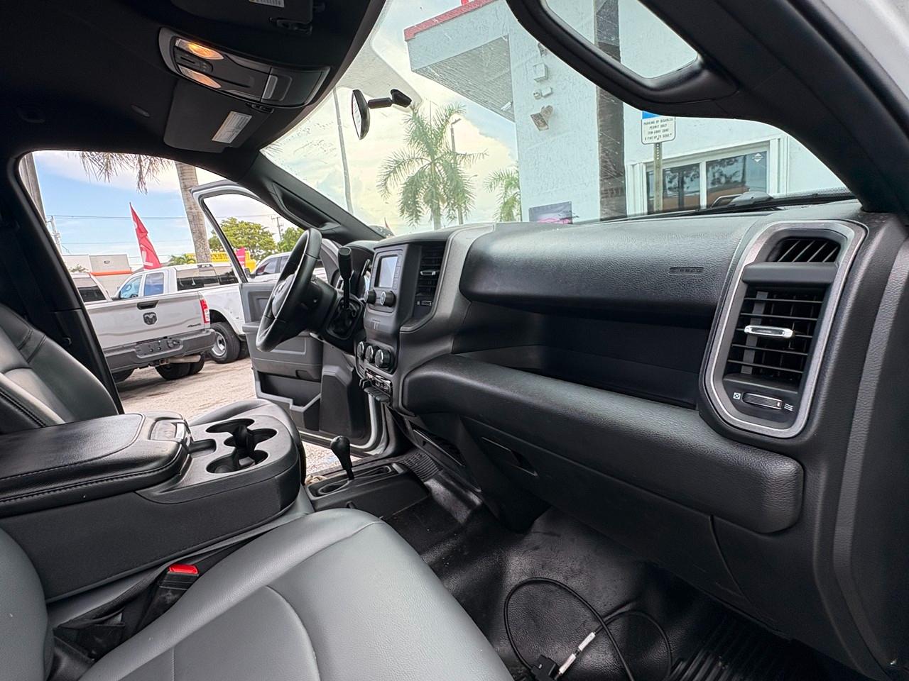 RAM 3500 Tradesman Crew Cab 4WD DRW 2024