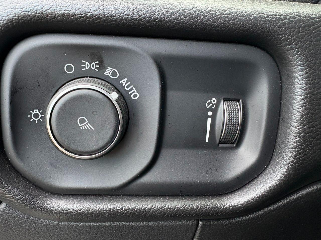 RAM 3500 Tradesman Crew Cab 4WD DRW 2024