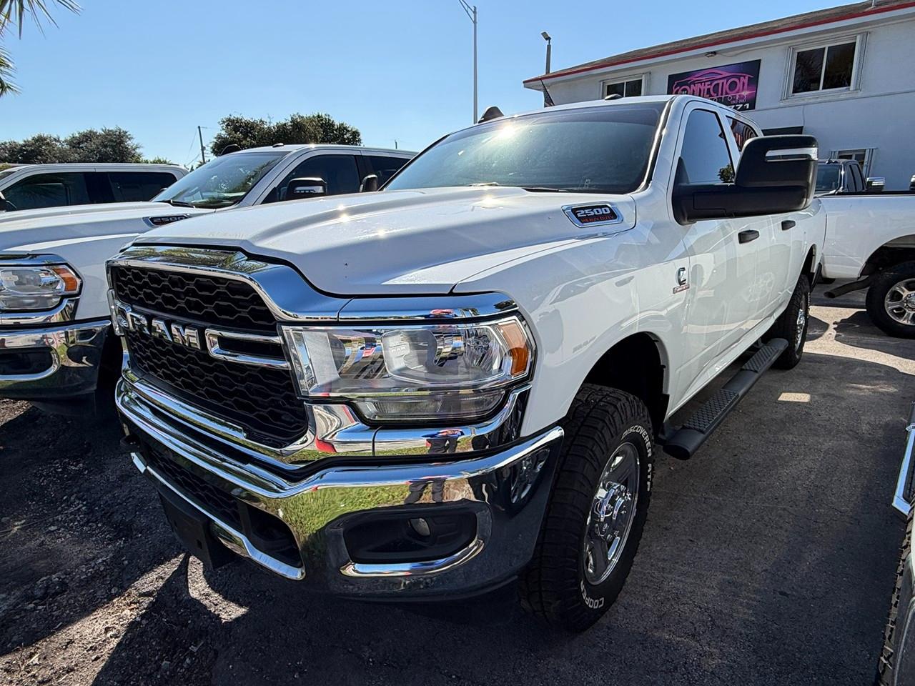 RAM 2500 Tradesman Crew Cab SWB 4WD 2024