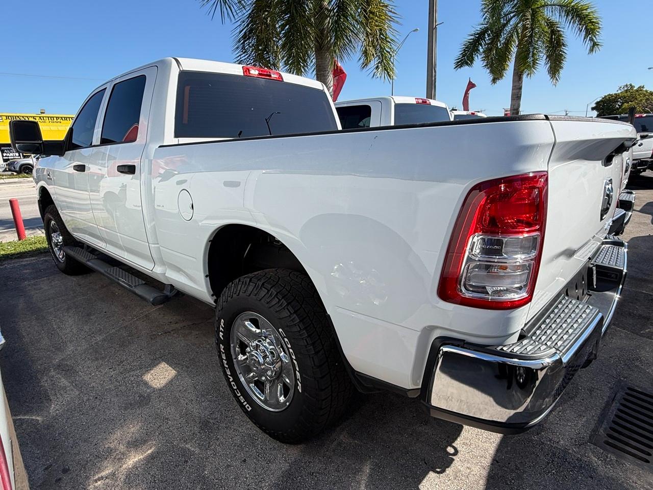 RAM 2500 Tradesman Crew Cab SWB 4WD 2024