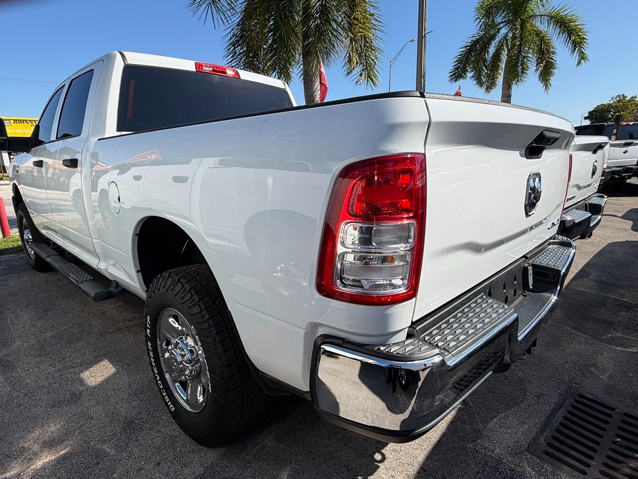 RAM 2500 Tradesman Crew Cab SWB 4WD 2024