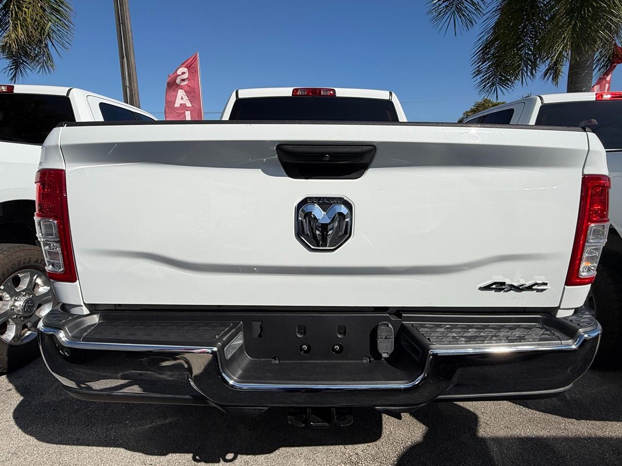RAM 2500 Tradesman Crew Cab SWB 4WD 2024