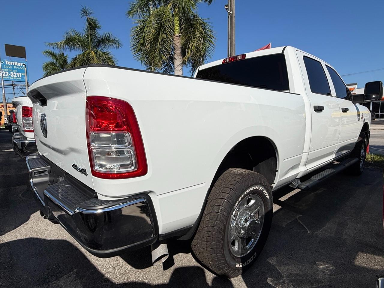 RAM 2500 Tradesman Crew Cab SWB 4WD 2024
