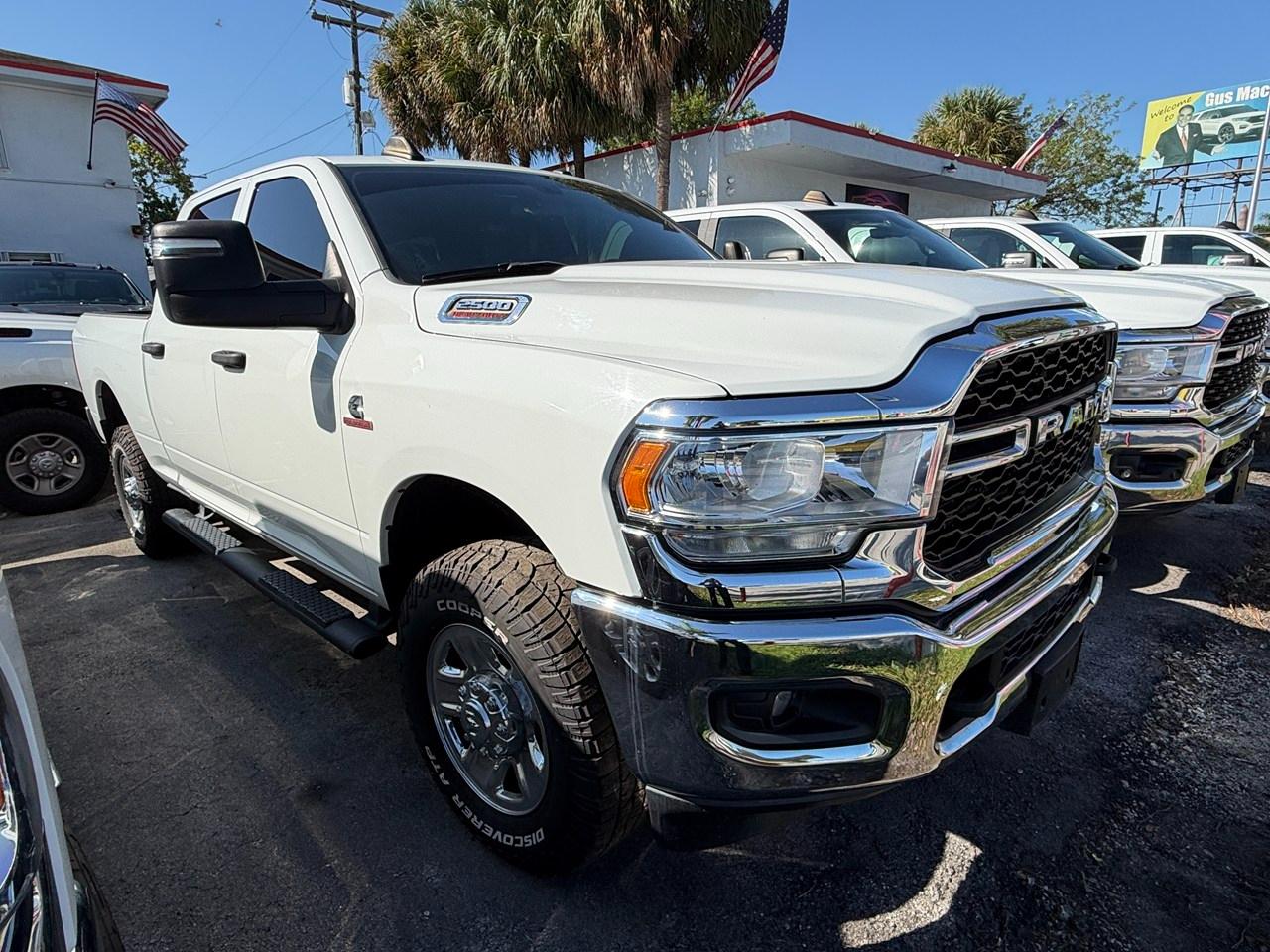 RAM 2500 Tradesman Crew Cab SWB 4WD 2024