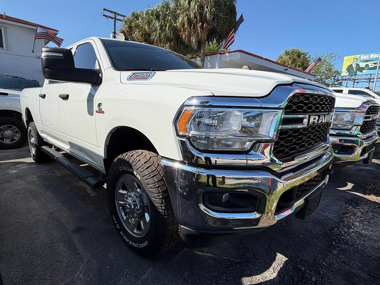 RAM 2500 Tradesman Crew Cab SWB 4WD 2024