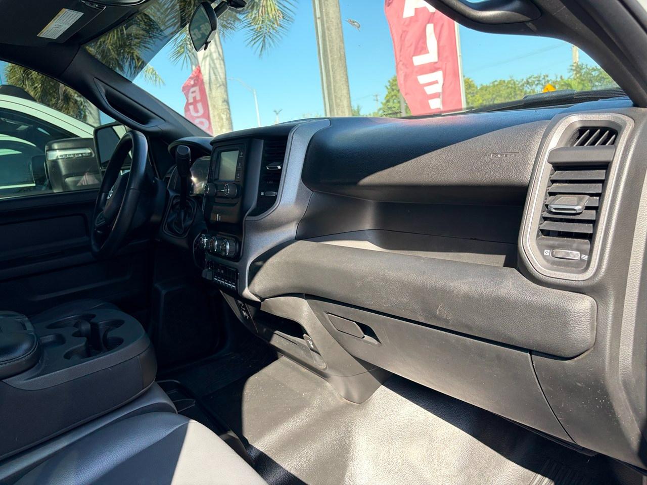 RAM 2500 Tradesman Crew Cab SWB 4WD 2024
