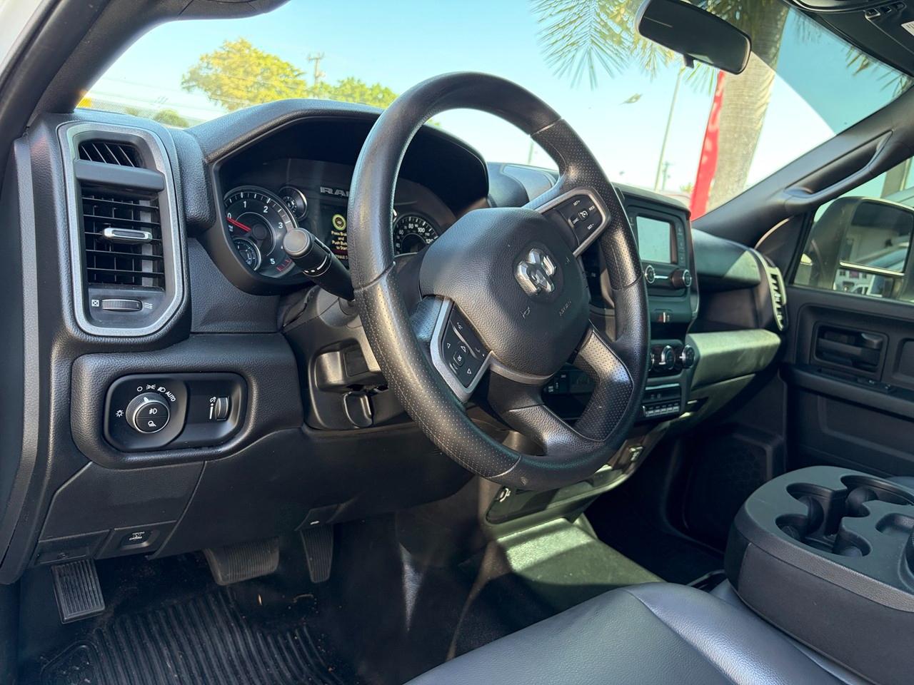 RAM 2500 Tradesman Crew Cab SWB 4WD 2024