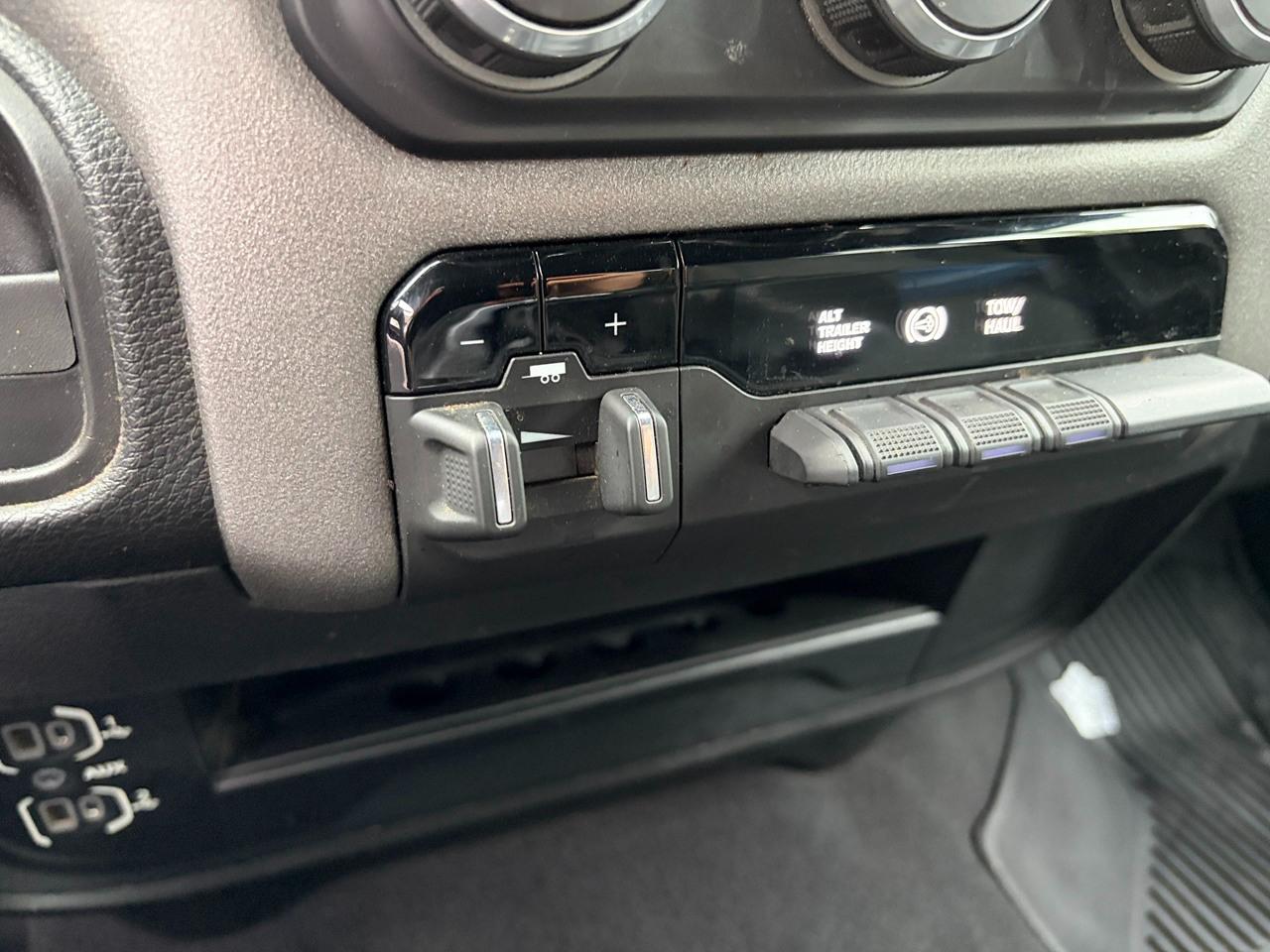 RAM 3500 Tradesman Crew Cab 4WD DRW 2021