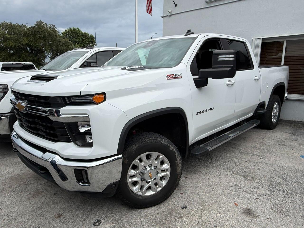 Chevrolet Silverado 2500HD LT Crew Cab Short Box 4WD 2024