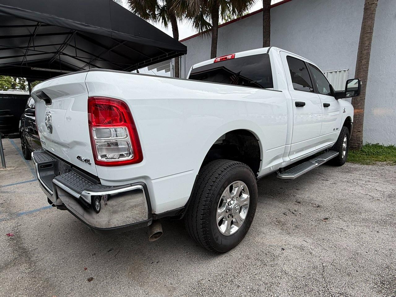 RAM 2500 Tradesman Crew Cab SWB 4WD 2024