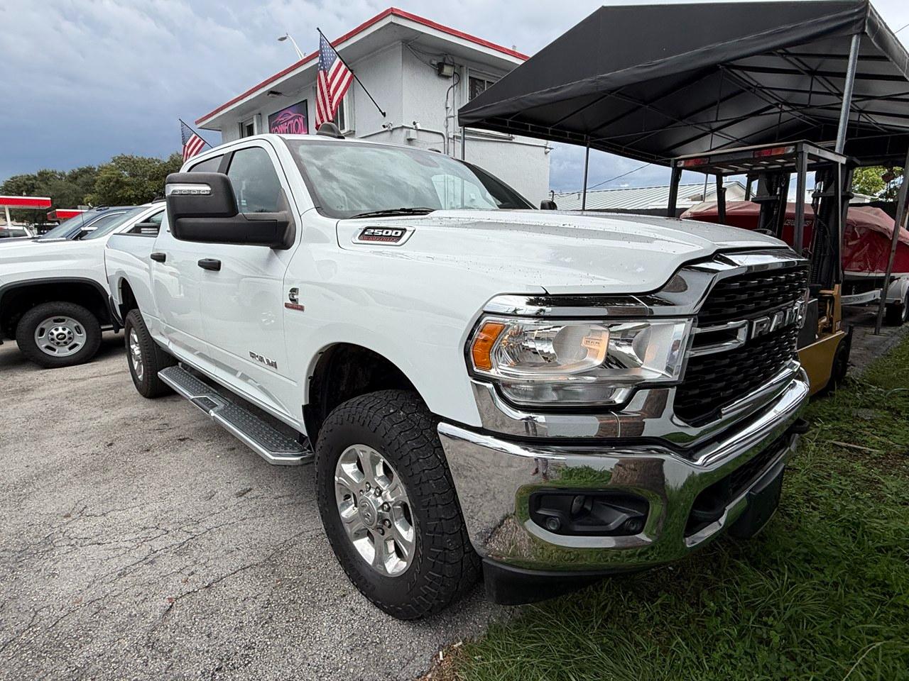 RAM 2500 Tradesman Crew Cab SWB 4WD 2024
