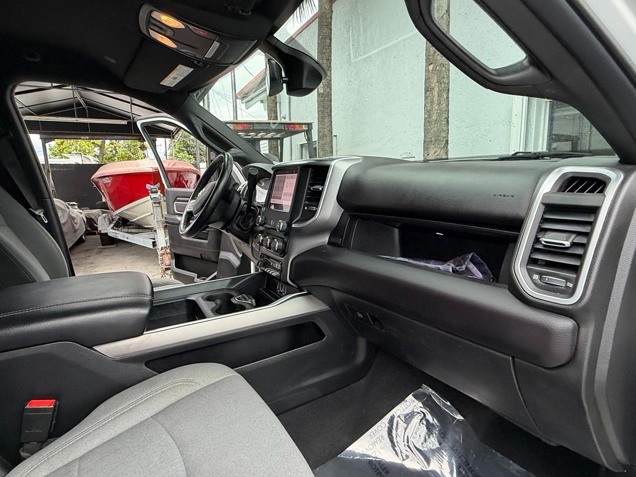 RAM 2500 Tradesman Crew Cab SWB 4WD 2024