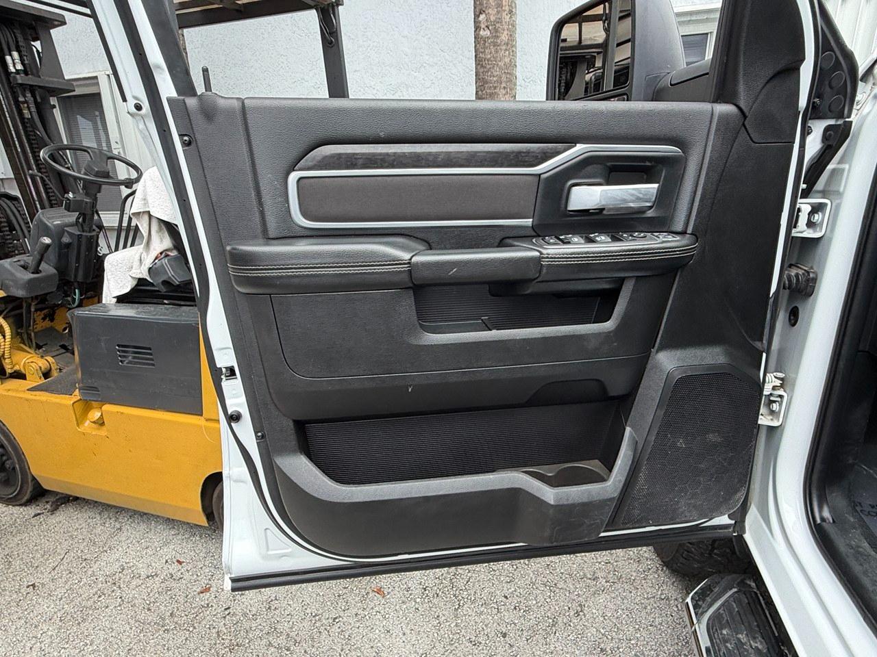 RAM 2500 Tradesman Crew Cab SWB 4WD 2024