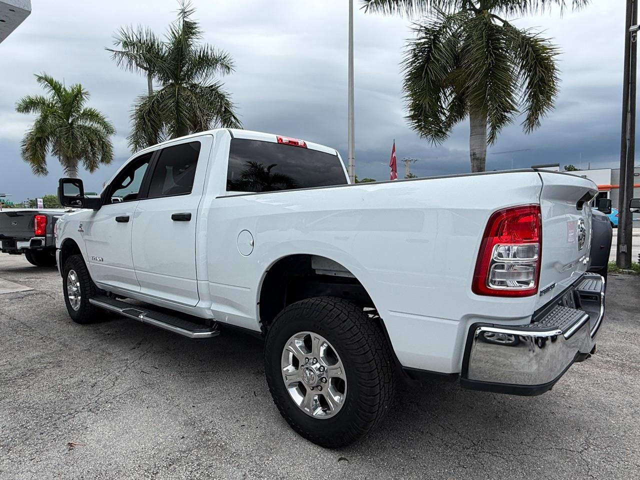 RAM 2500 Tradesman Crew Cab SWB 4WD 2024