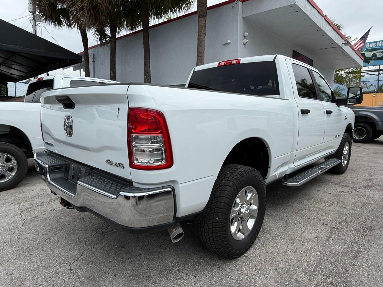 RAM 2500 Tradesman Crew Cab SWB 4WD 2024