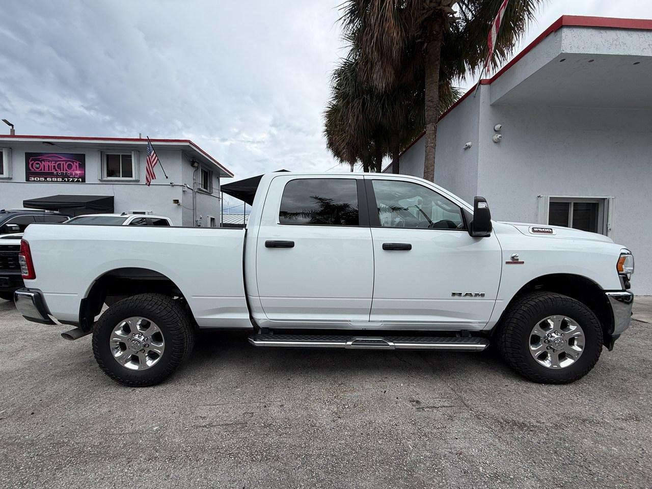 RAM 2500 Tradesman Crew Cab SWB 4WD 2024
