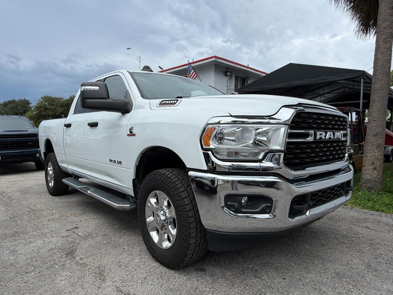 RAM 2500 Tradesman Crew Cab SWB 4WD 2024