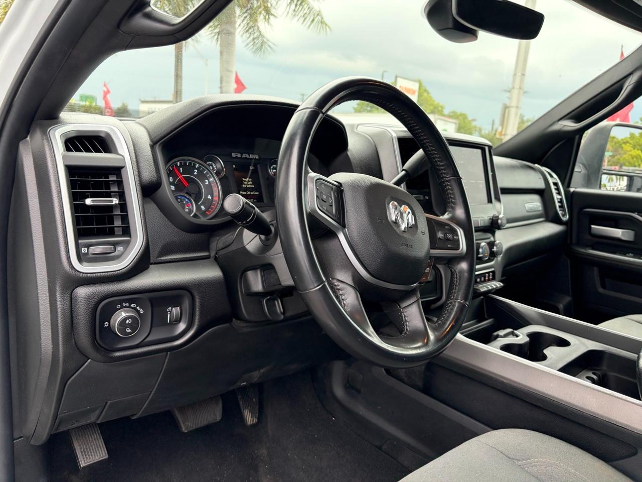 RAM 2500 Tradesman Crew Cab SWB 4WD 2024