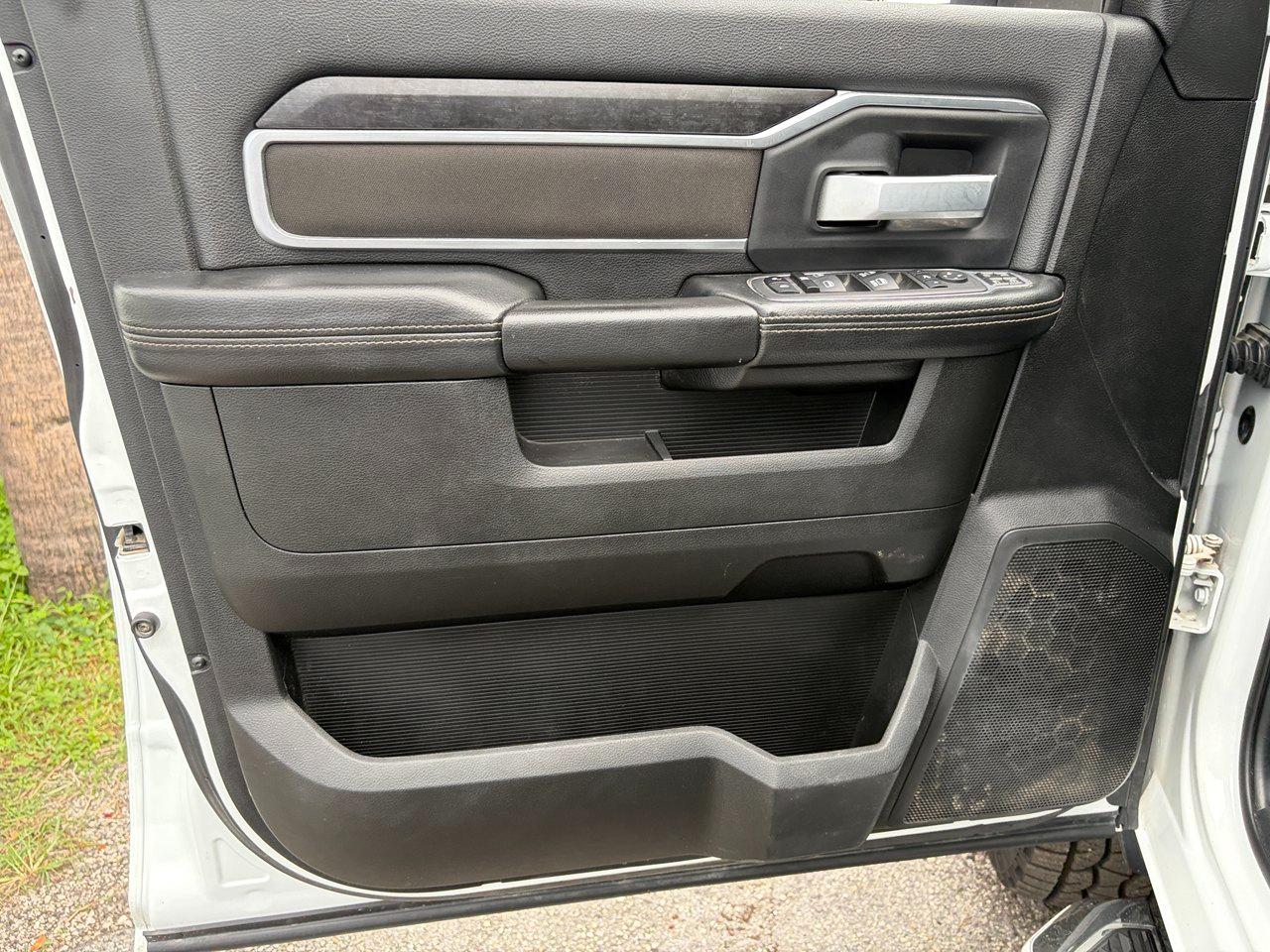 RAM 2500 Tradesman Crew Cab SWB 4WD 2024