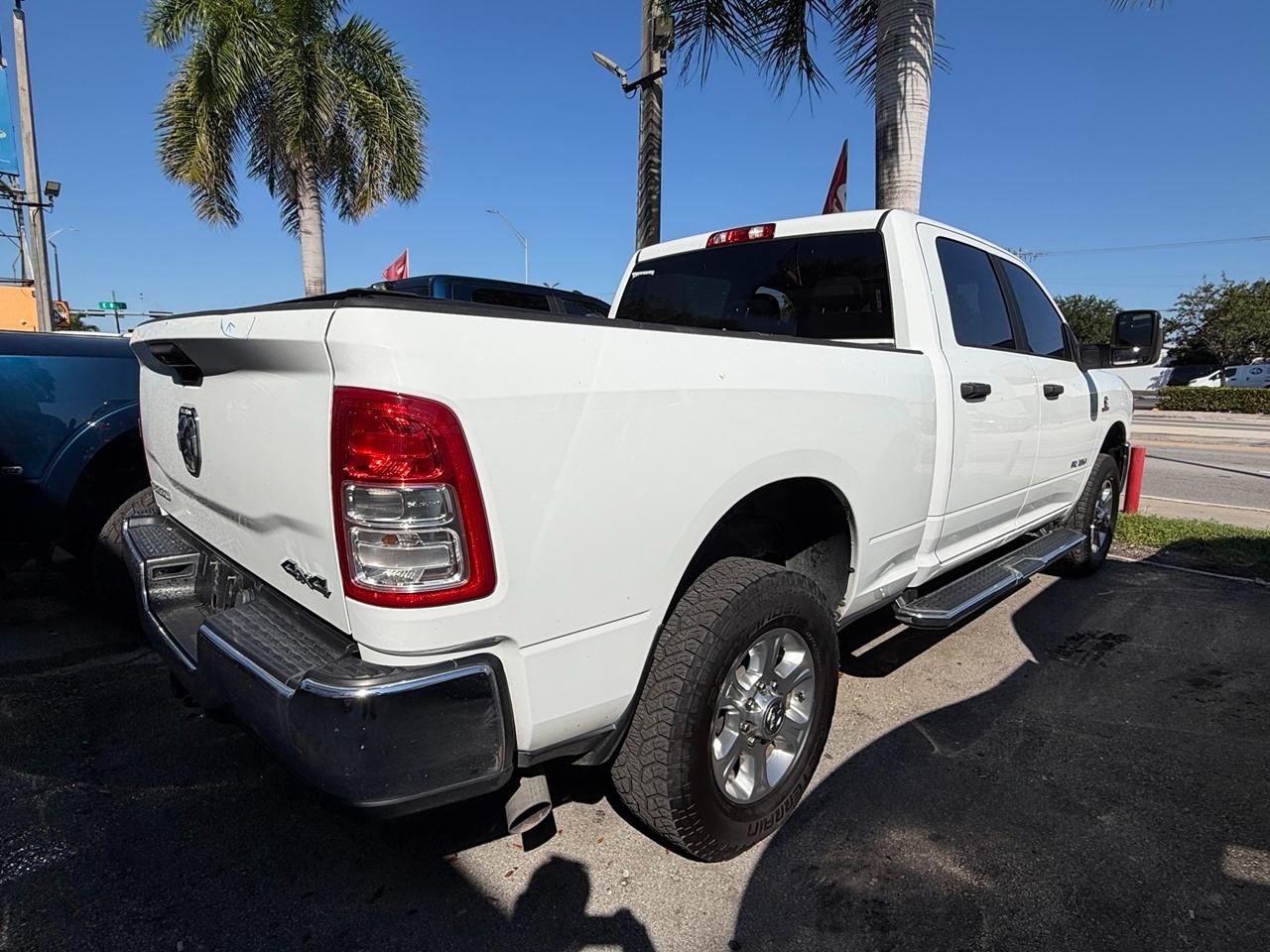 RAM 2500 Tradesman Crew Cab SWB 4WD 2024