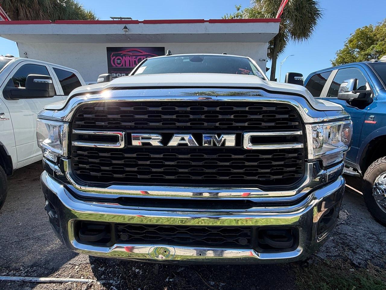 RAM 2500 Tradesman Crew Cab SWB 4WD 2024