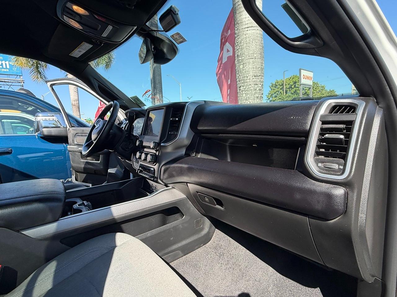RAM 2500 Tradesman Crew Cab SWB 4WD 2024