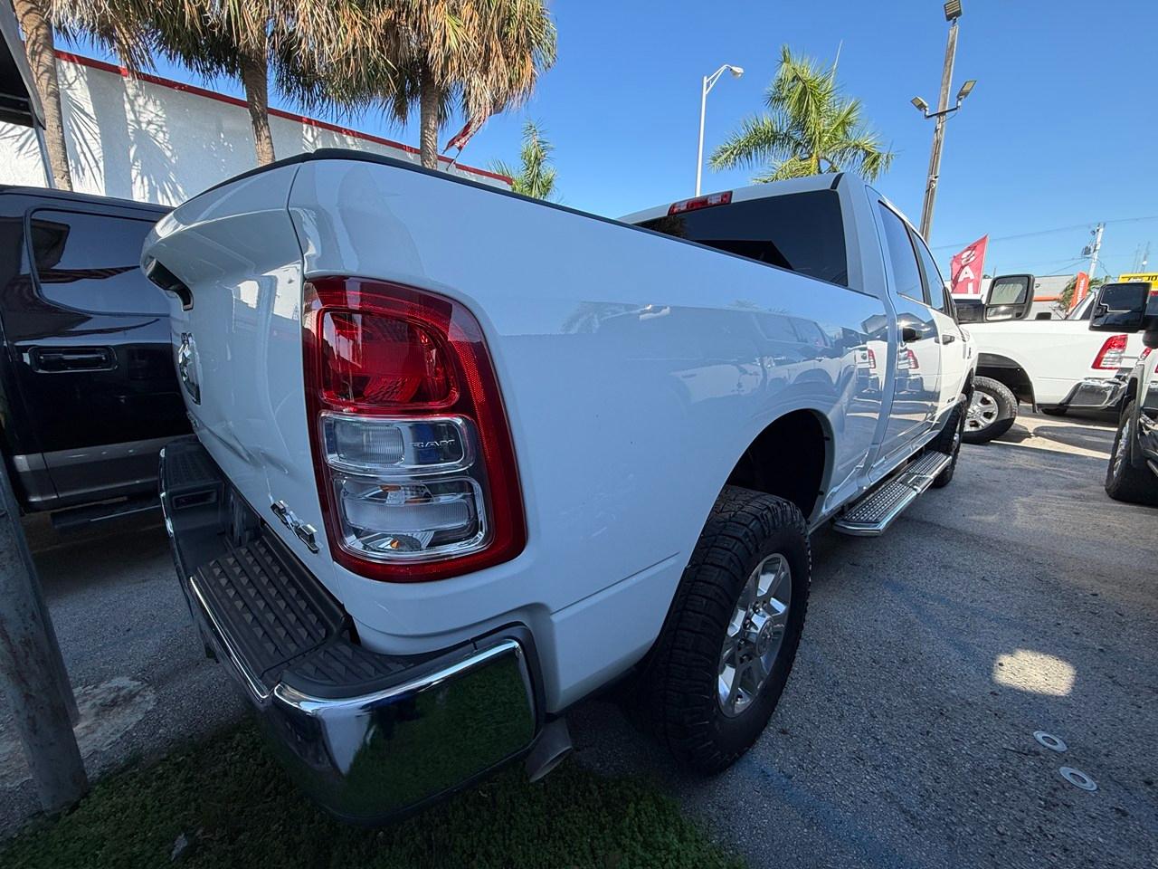RAM 2500 Tradesman Crew Cab SWB 4WD 2024